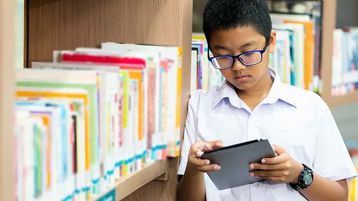 catch-up-learning-boy-at-shelf